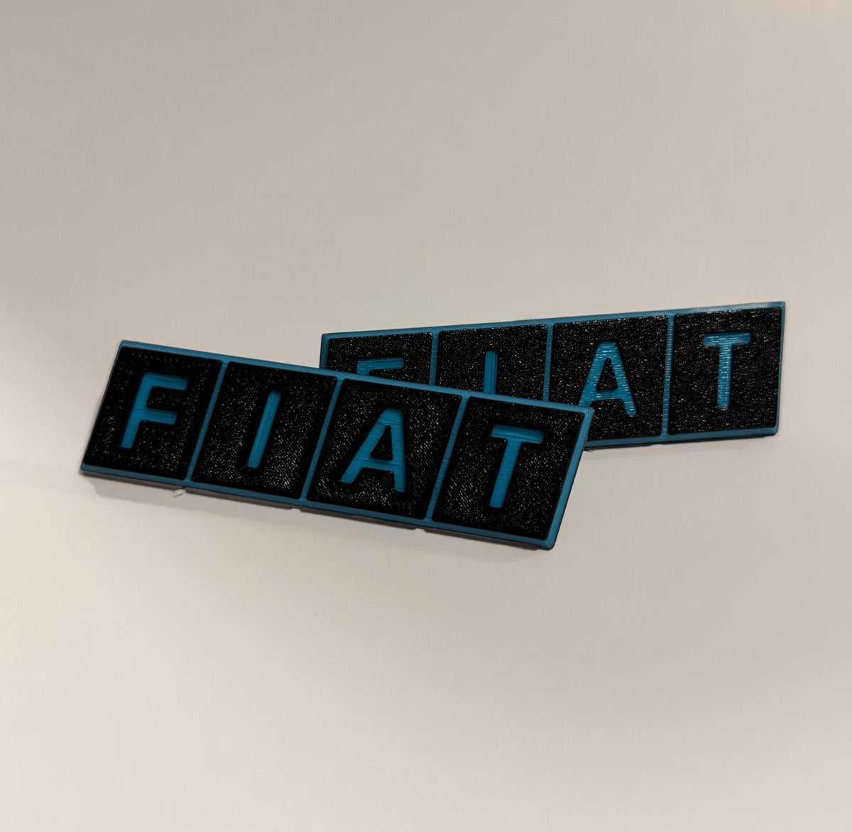 Fregi logo Fiat compatibile per modanature Panda prima serie kit da 2pz Vari Colori