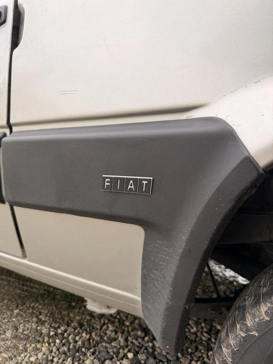 Fregi logo Fiat per modanature Panda 141 prima serie - kit da 2pz Vari Colori