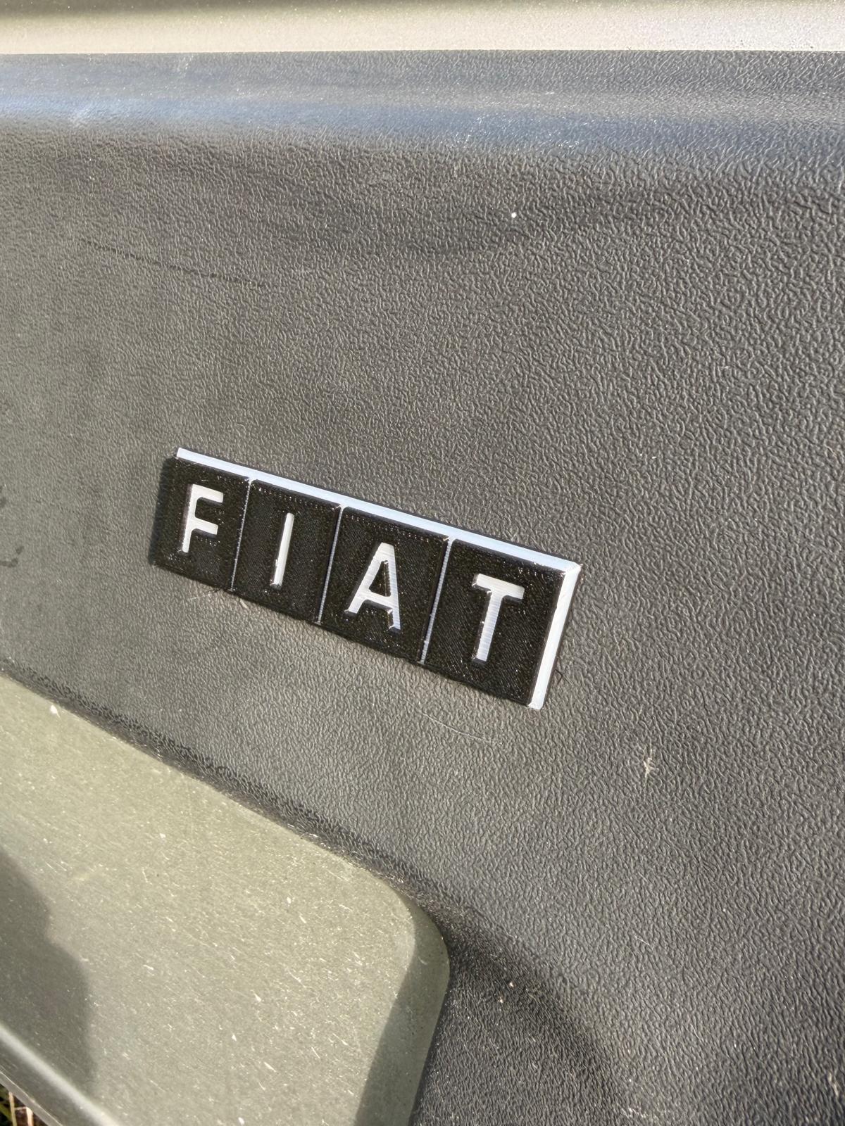 Fregi logo Fiat compatibile per modanature Panda prima serie kit da 2pz Vari Colori