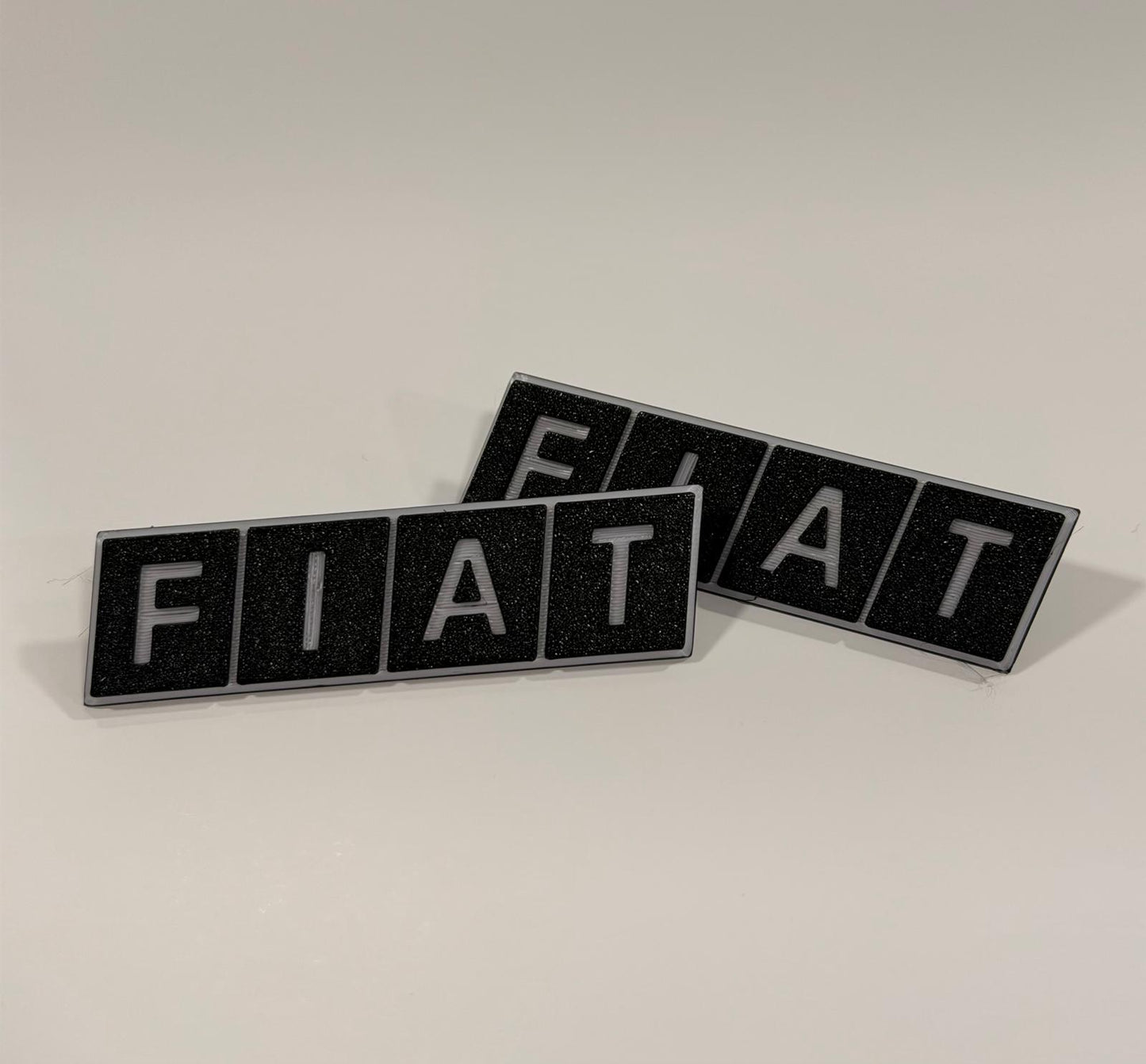 Fregi logo Fiat compatibile per modanature Panda prima serie kit da 2pz Vari Colori